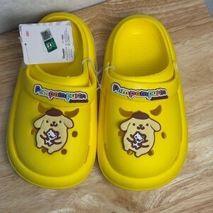 Sanrio Pompompurin Yellow Slip On Clogs Sandals Kids Size US 1 EU 32